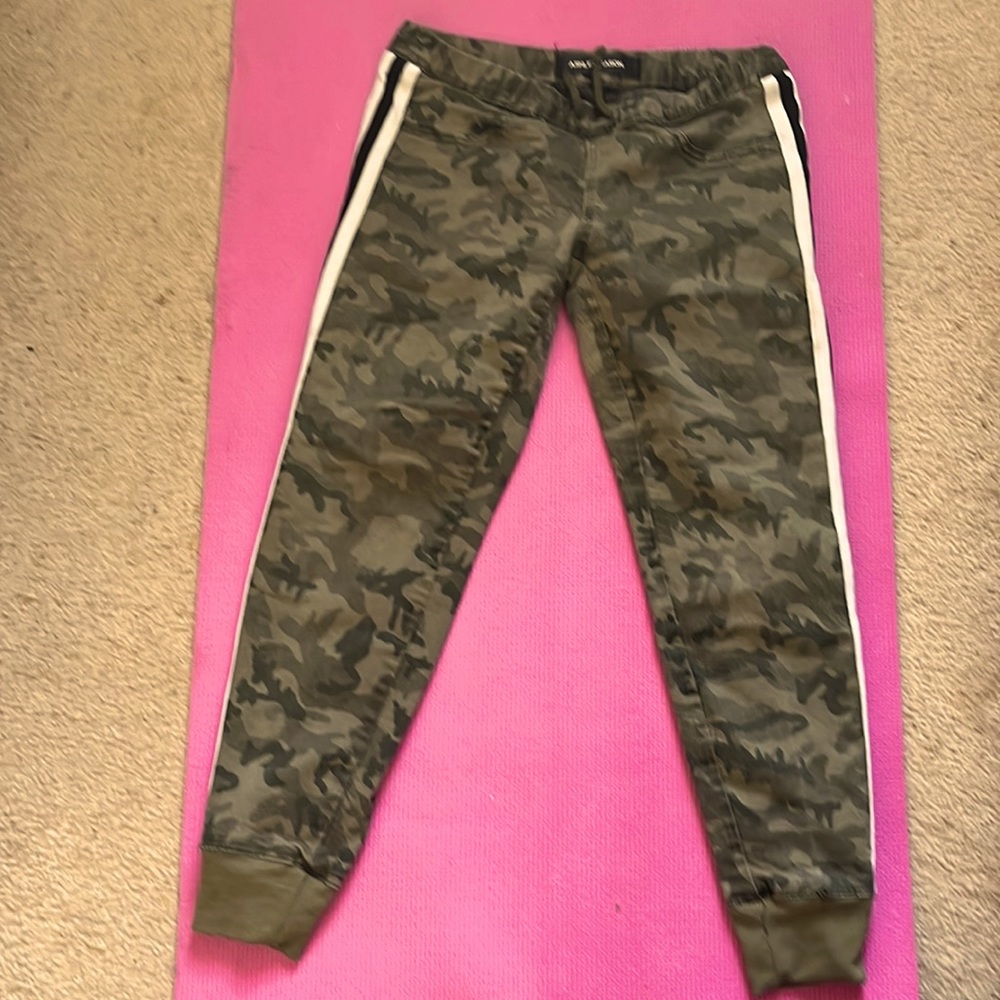 Ashley Mason draw string camo pants! (Size: small)